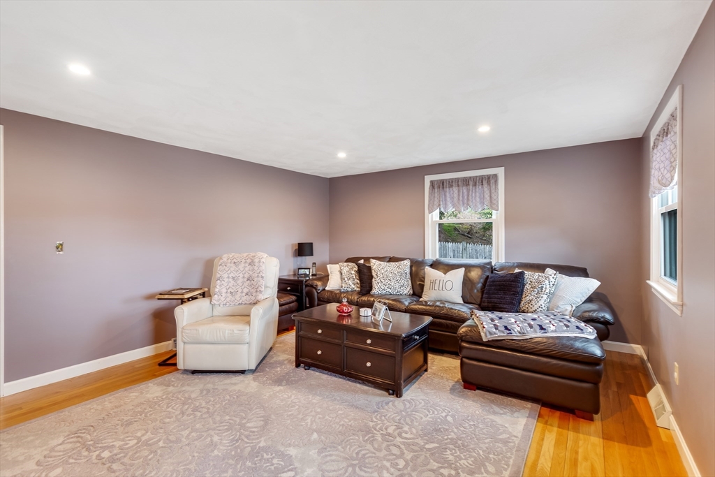 8 Wellings St
