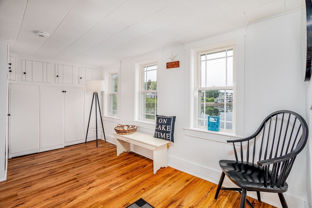 3 Lakeside Ave