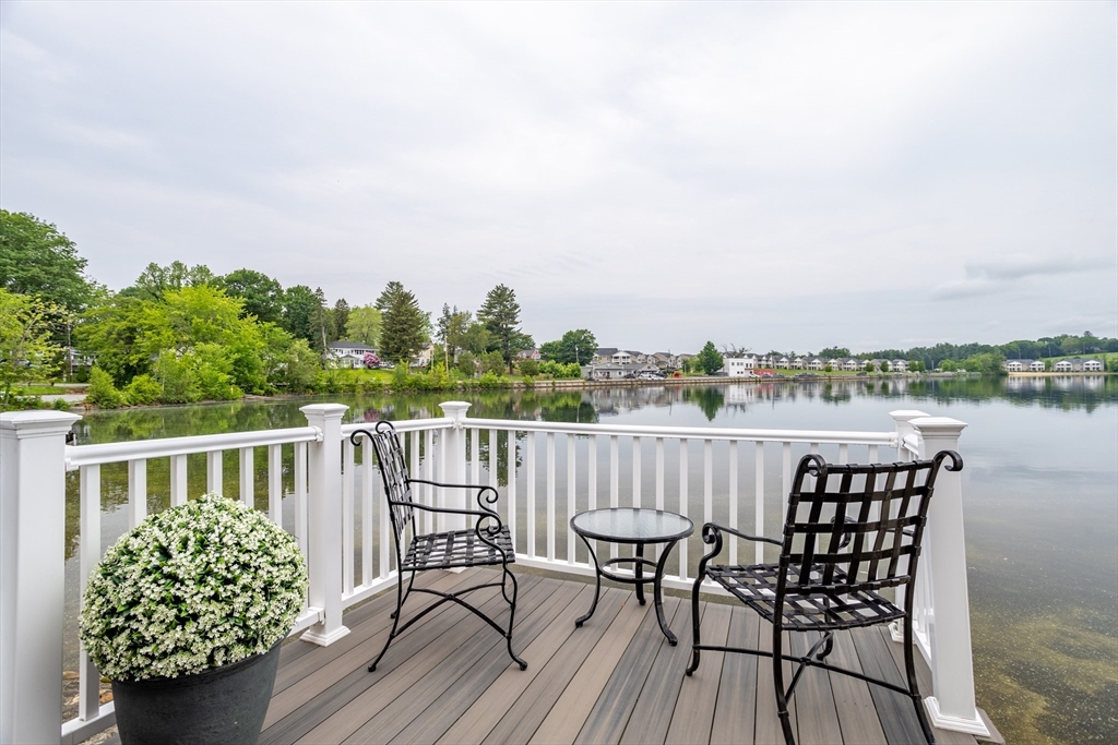 3 Lakeside Ave
