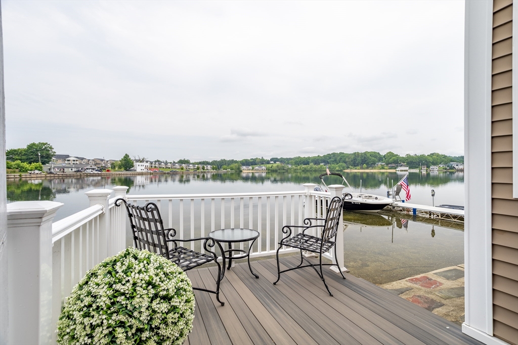 3 Lakeside Ave