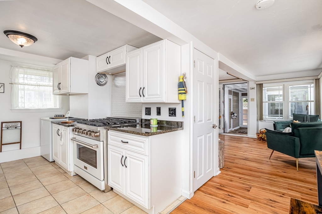 3 Lakeside Ave