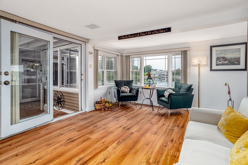 3 Lakeside Ave