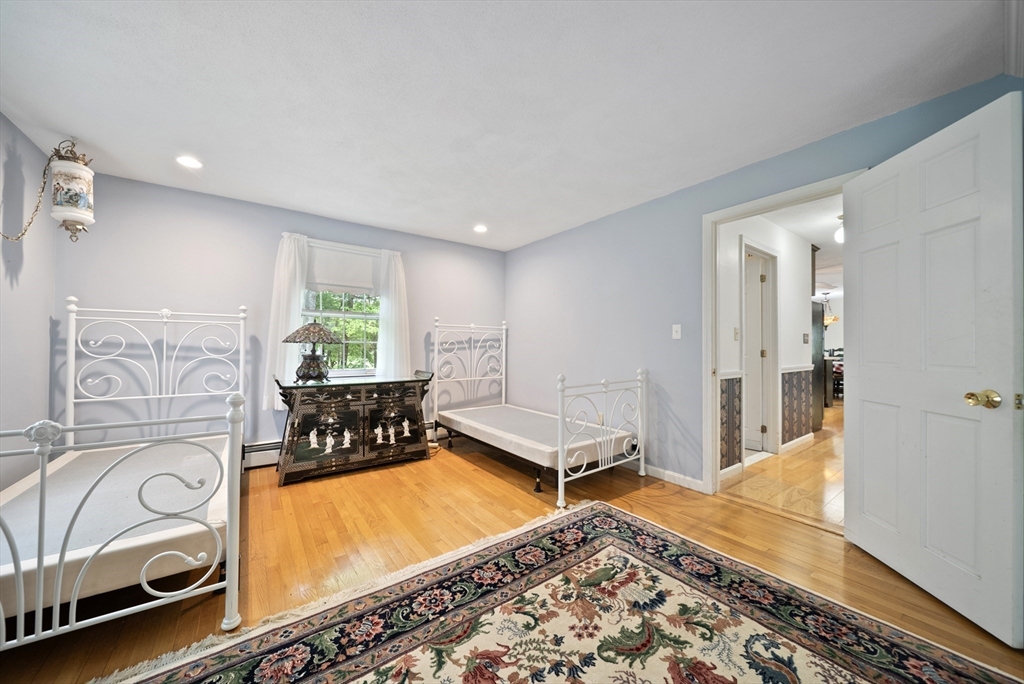 8 Lillian Dr