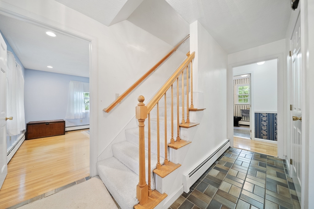 8 Lillian Dr