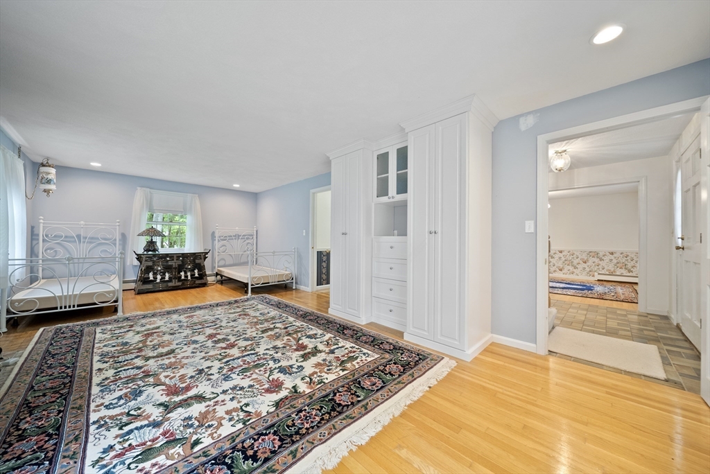 8 Lillian Dr