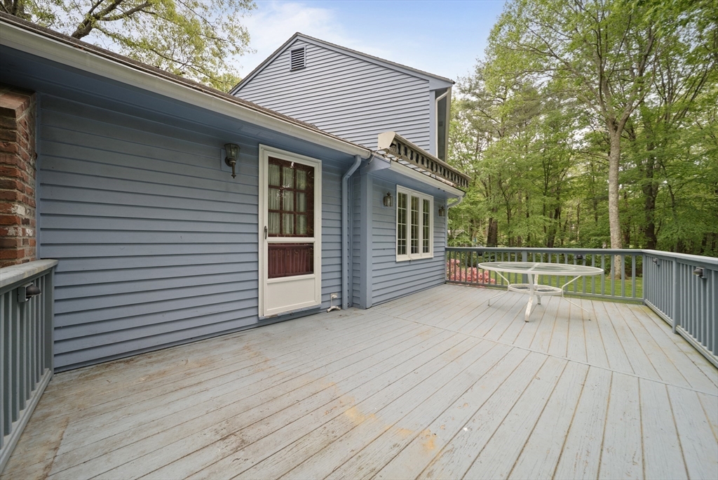 8 Lillian Dr