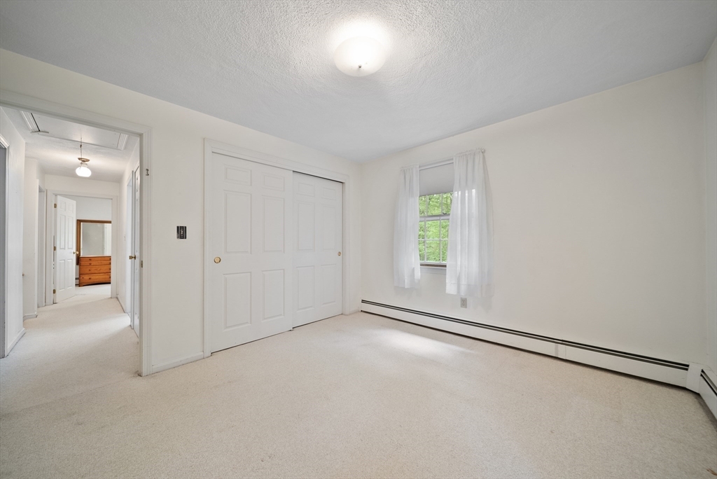 8 Lillian Dr