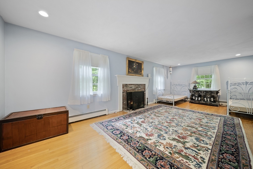 8 Lillian Dr