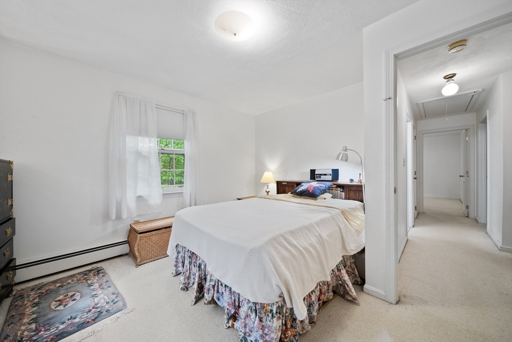 8 Lillian Dr