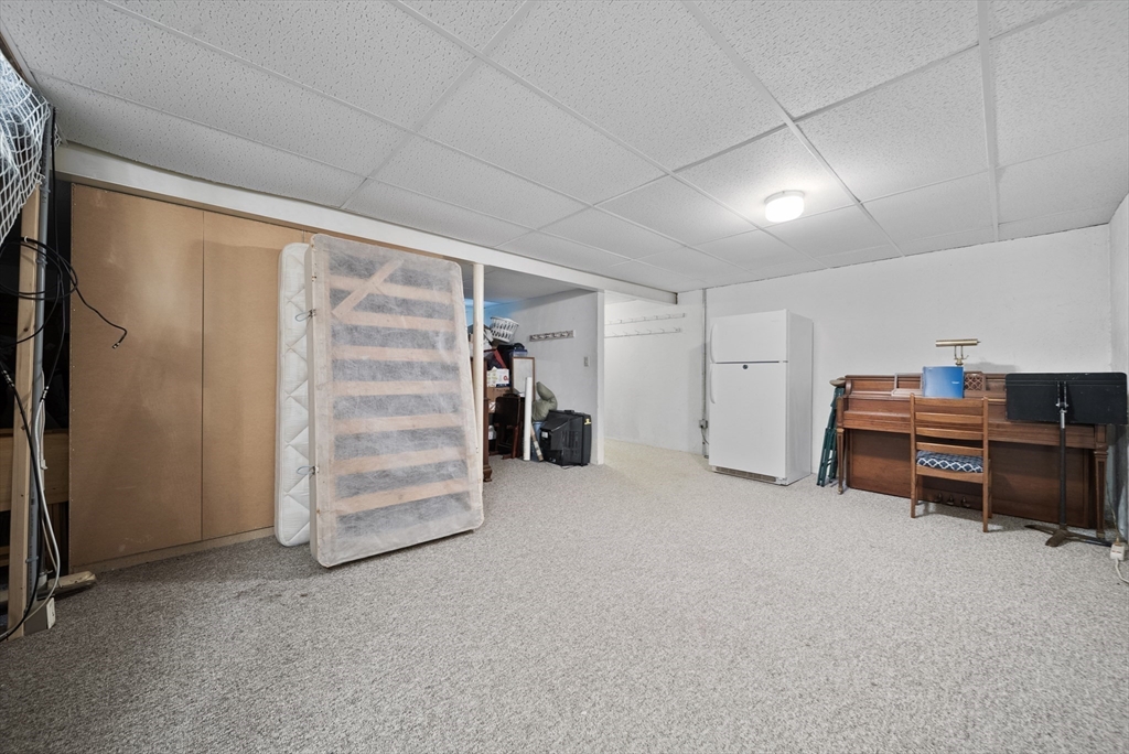 8 Lillian Dr