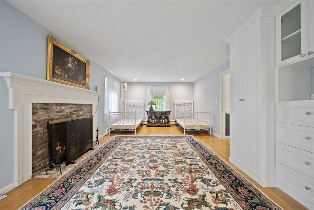 8 Lillian Dr