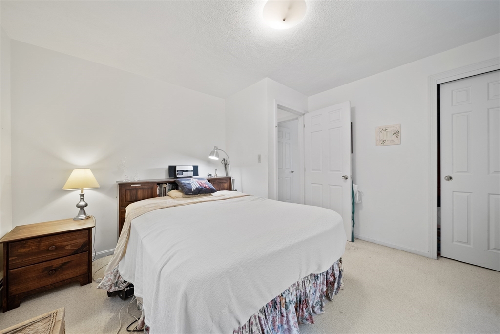 8 Lillian Dr