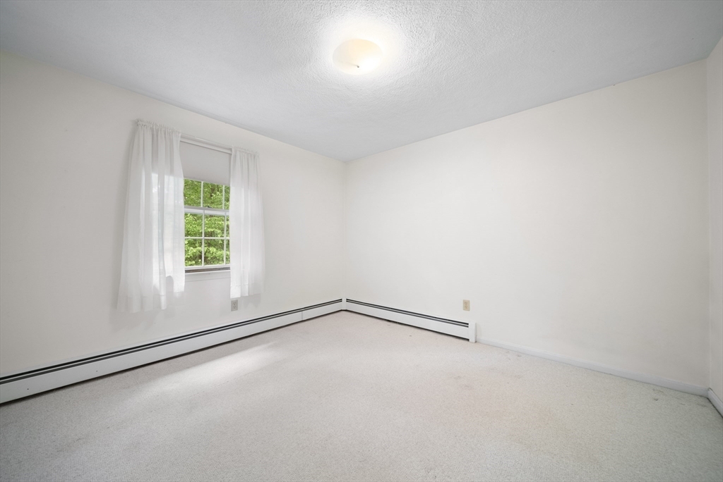 8 Lillian Dr