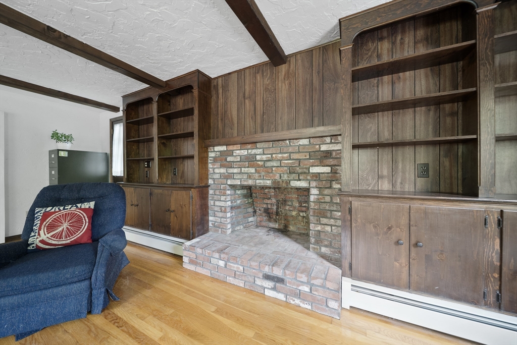8 Lillian Dr