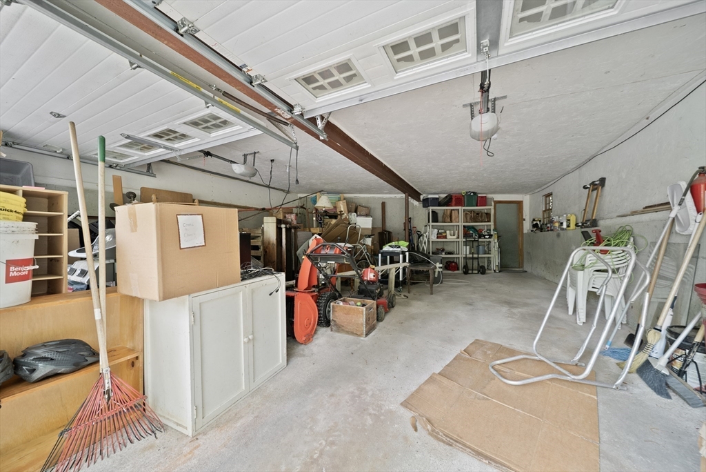 8 Lillian Dr