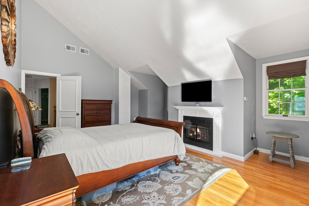 82 Maple St