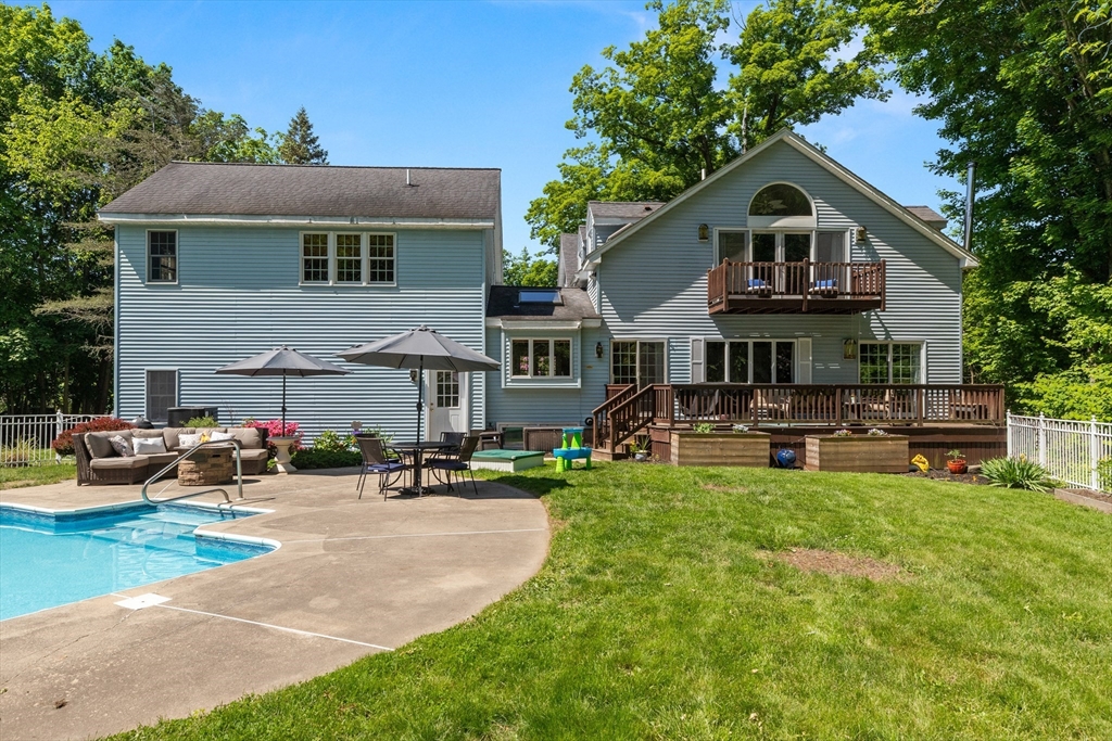 82 Maple St