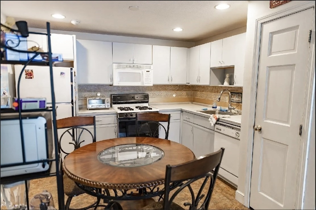 8 Kenmar Drive # 3 Unit: 66 Level 3