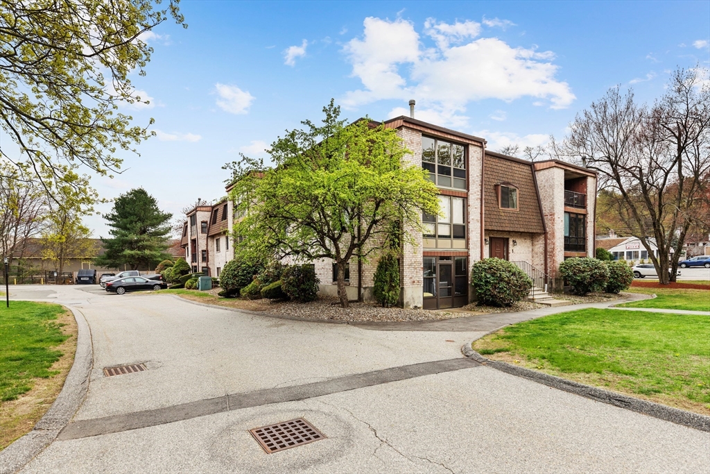 1 Greenbriar Dr # 304