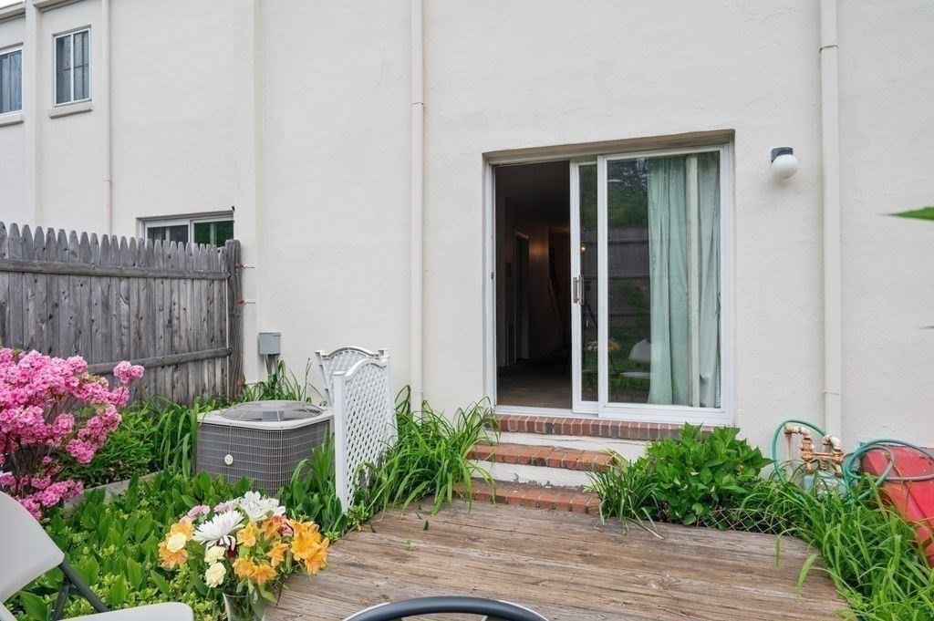 1 Charles St Unit: W