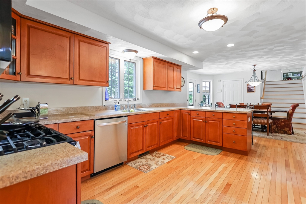 18 Maple Ridge Rd