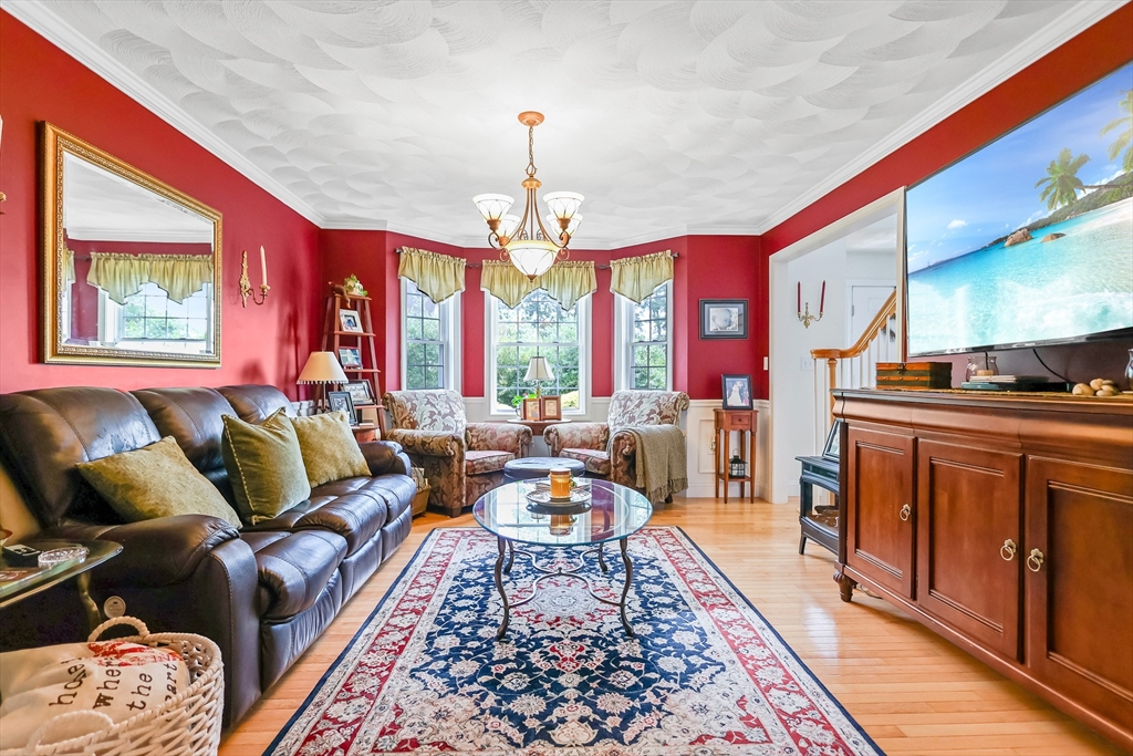 18 Maple Ridge Rd