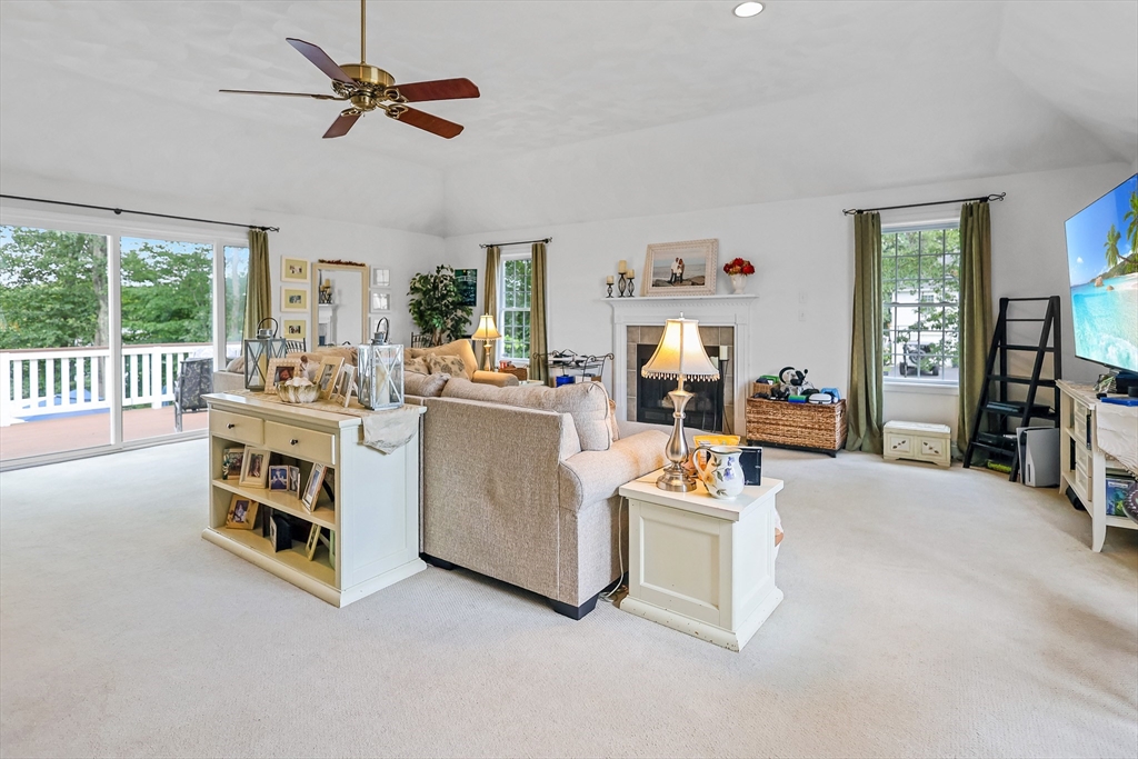 18 Maple Ridge Rd