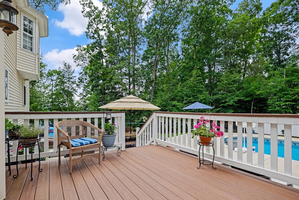 18 Maple Ridge Rd