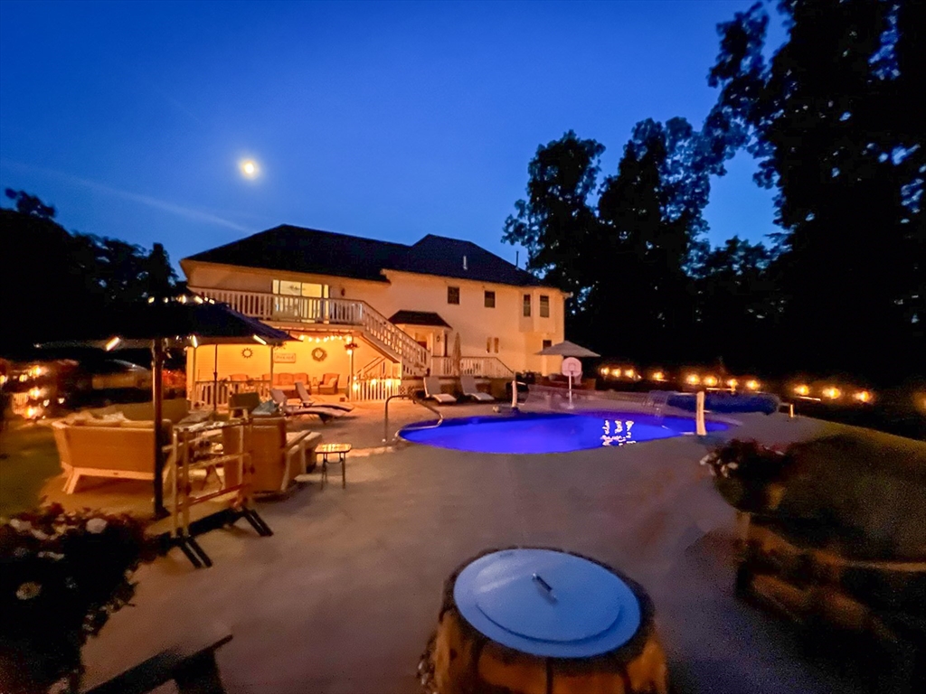 18 Maple Ridge Rd