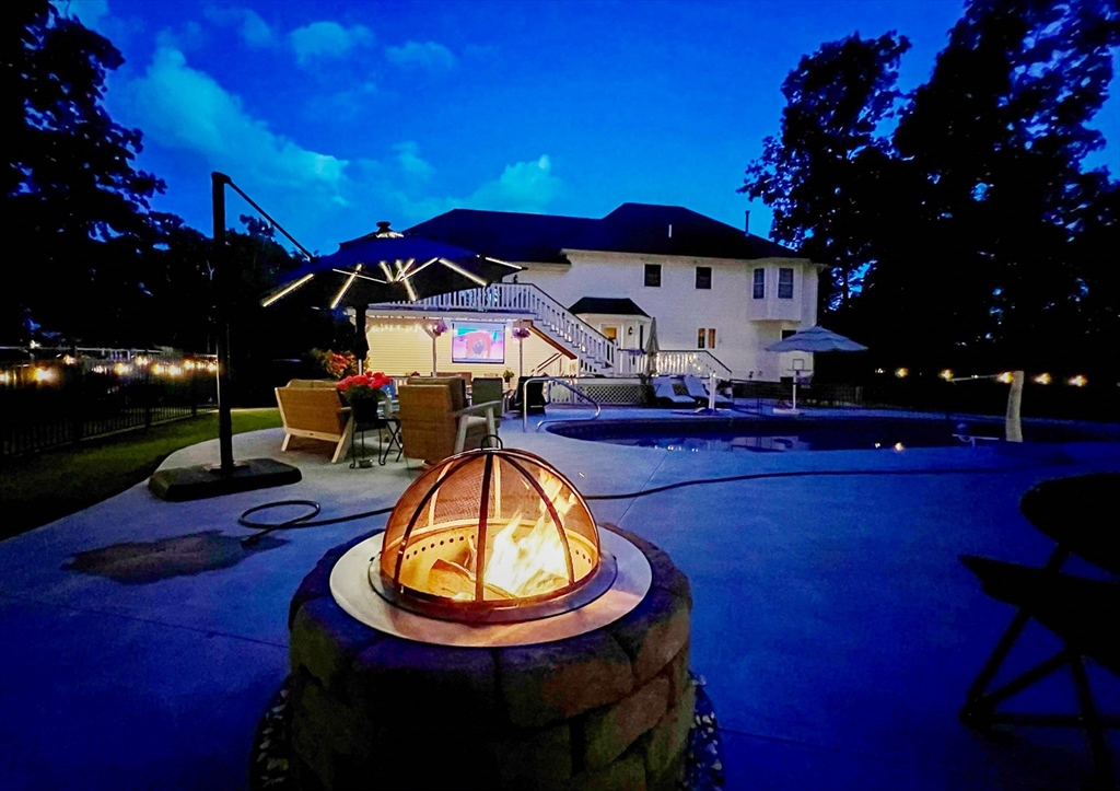 18 Maple Ridge Rd