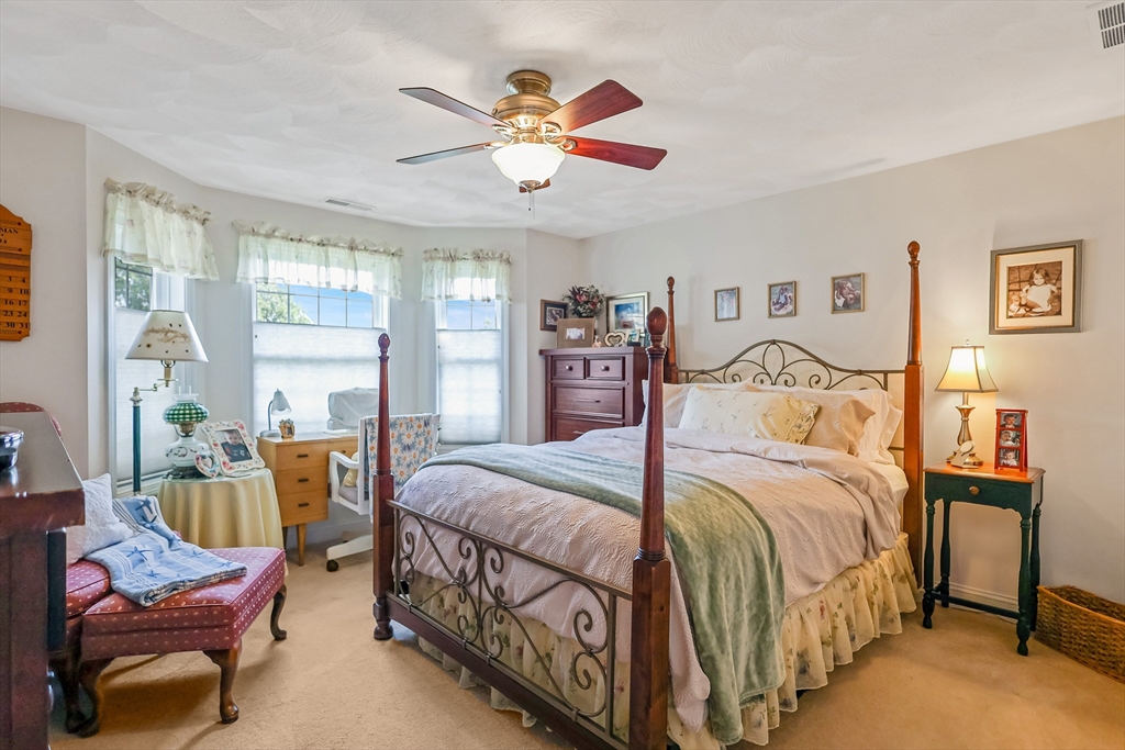 18 Maple Ridge Rd