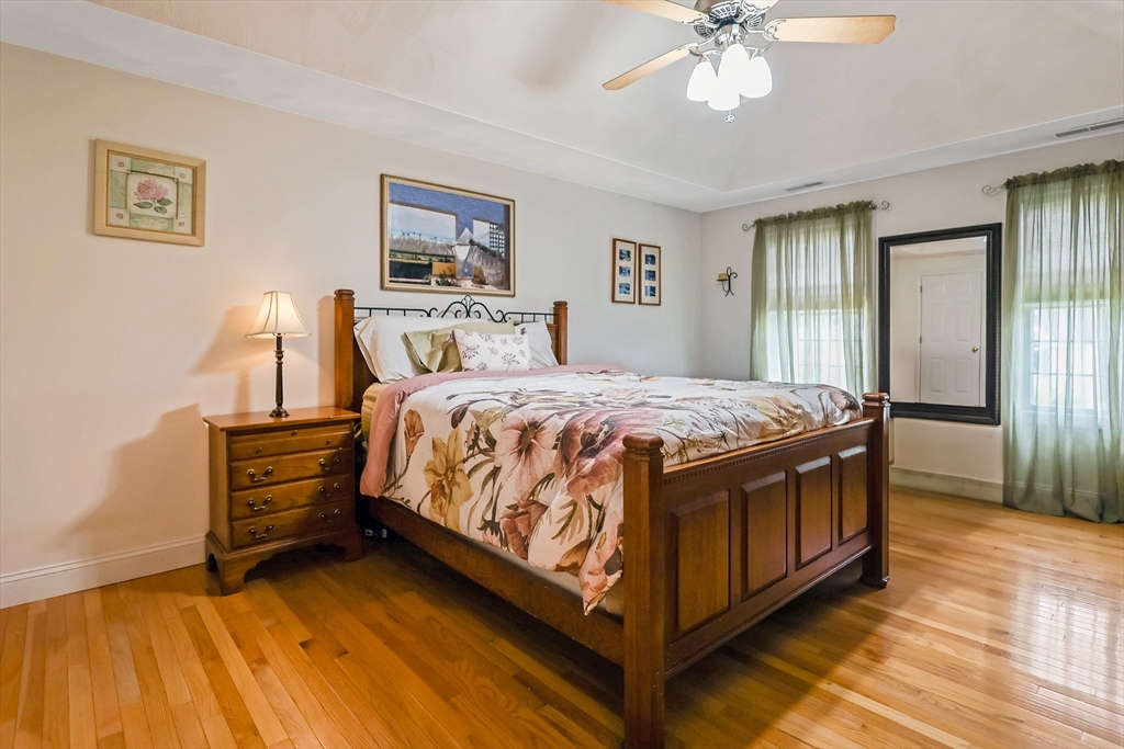 18 Maple Ridge Rd