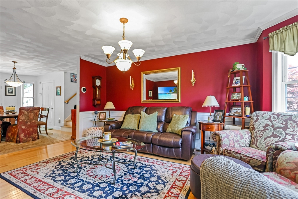 18 Maple Ridge Rd