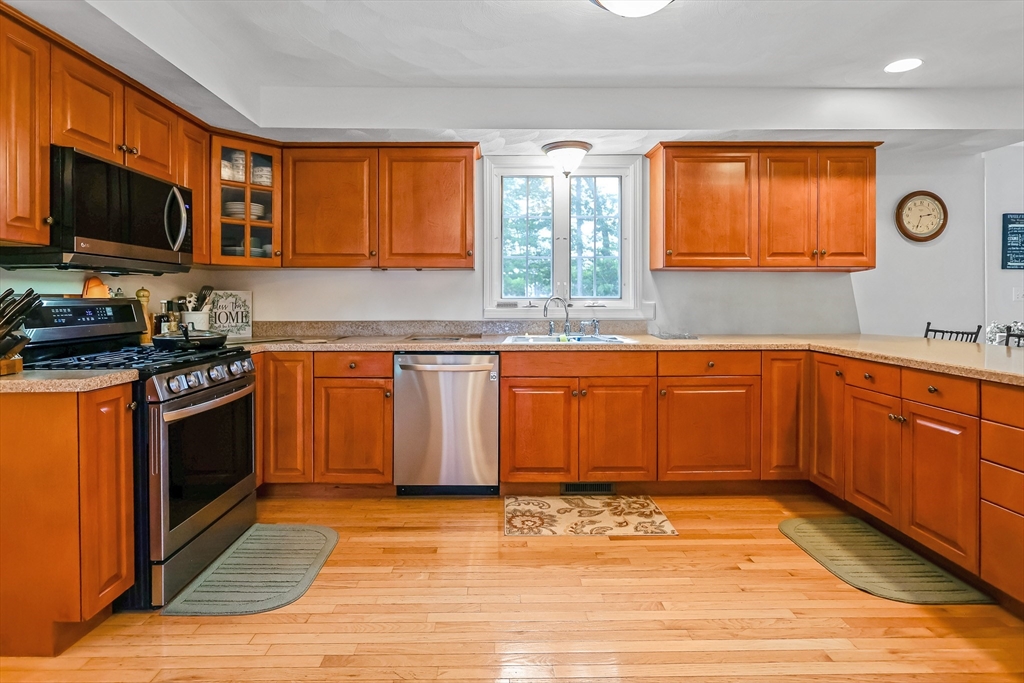 18 Maple Ridge Rd