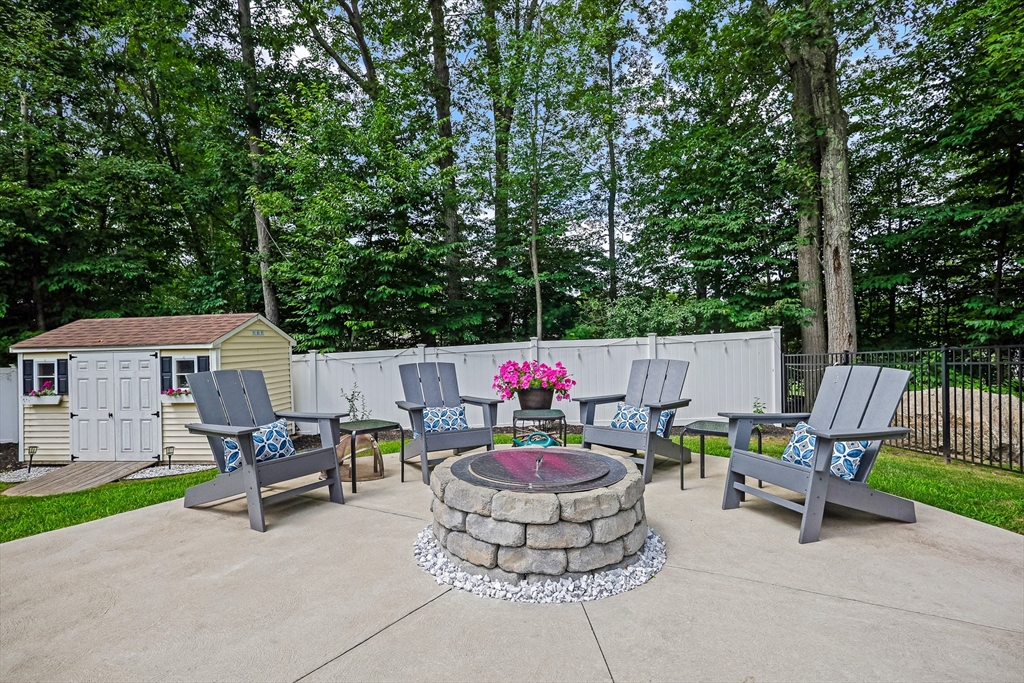 18 Maple Ridge Rd
