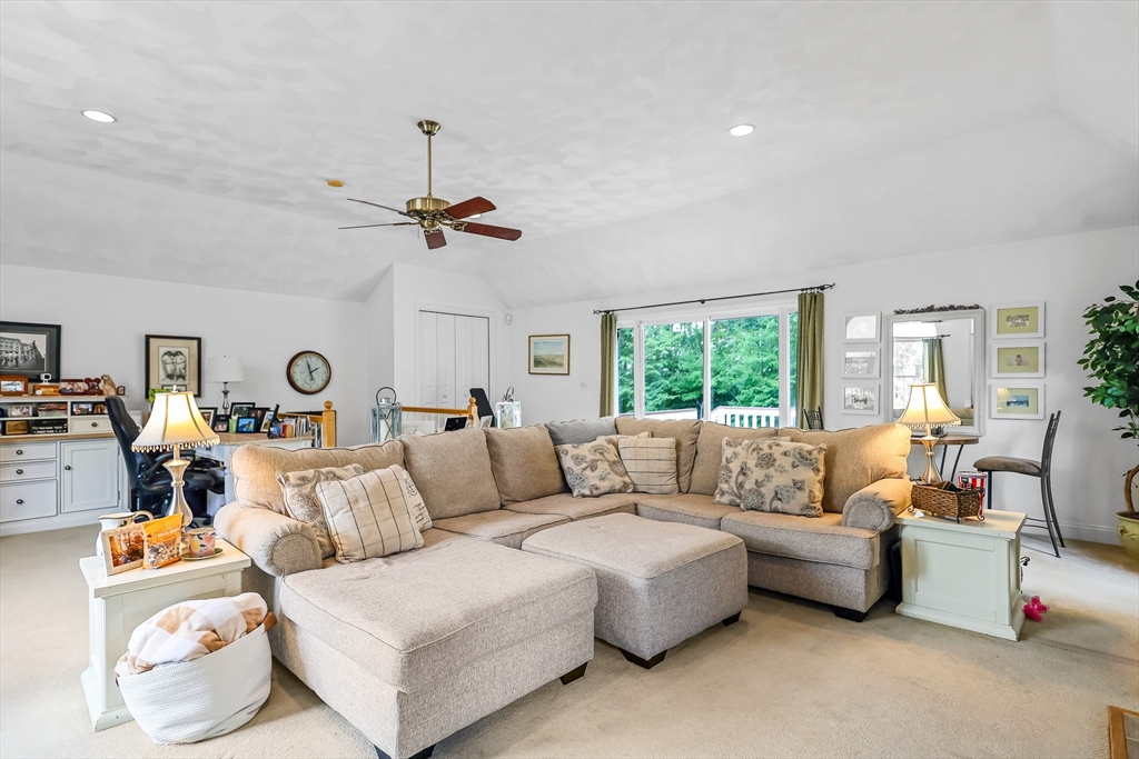 18 Maple Ridge Rd