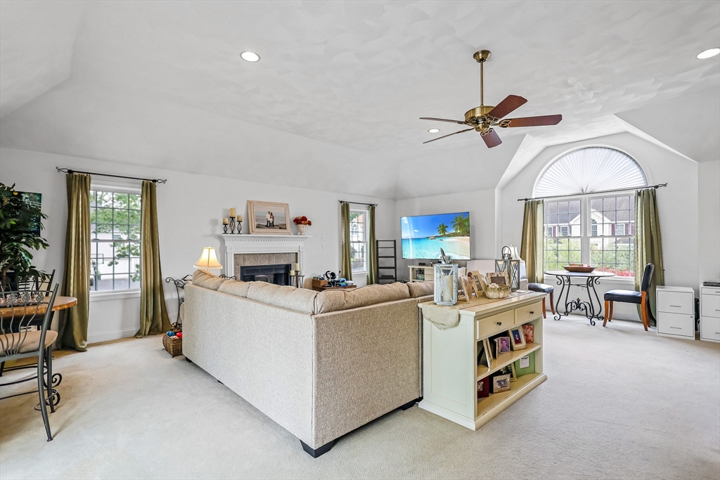18 Maple Ridge Rd