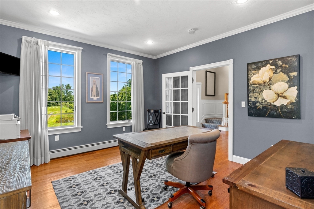 4 Crescent Meadow Ln