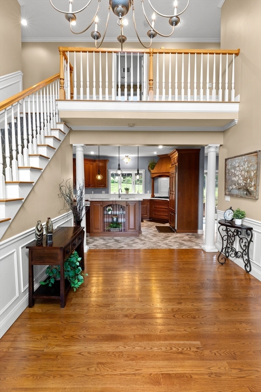 4 Crescent Meadow Ln