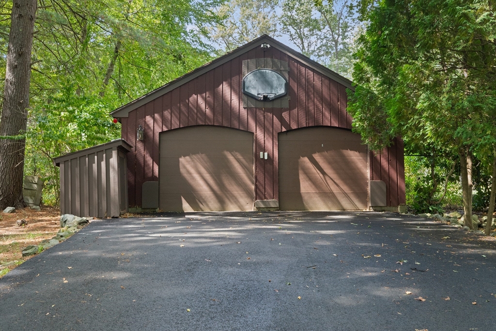 2 Kenneth Rd