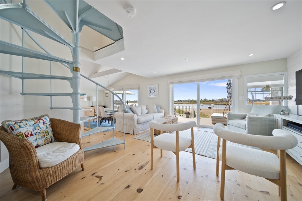 5 Harbor St