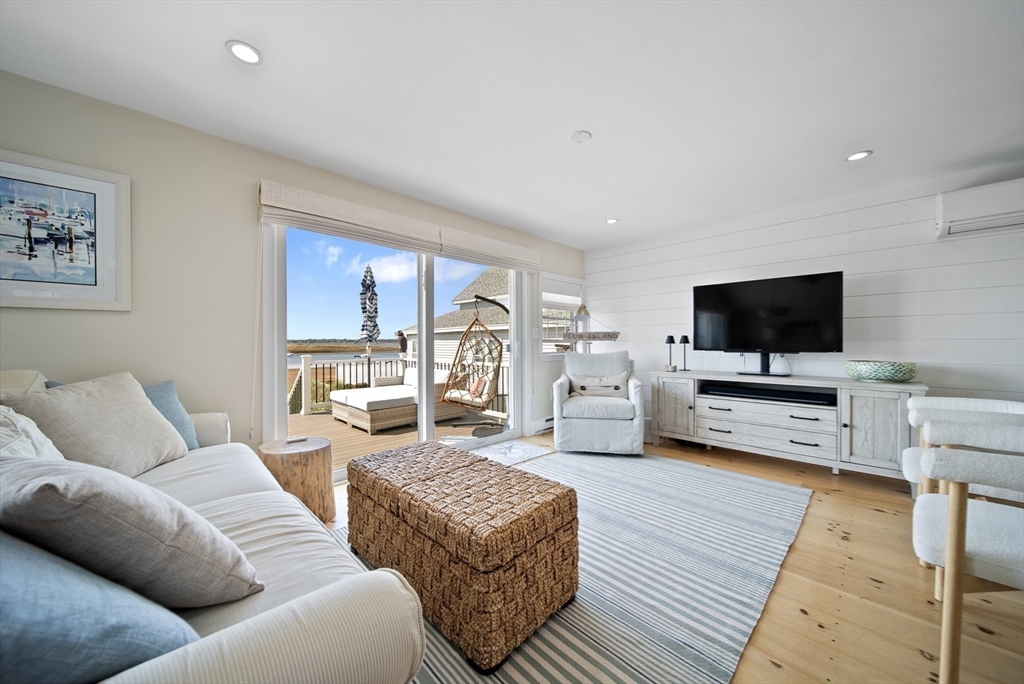 5 Harbor St