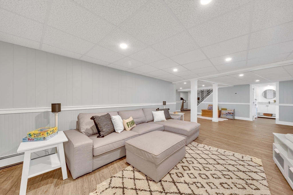 27 Burley Farm Rd