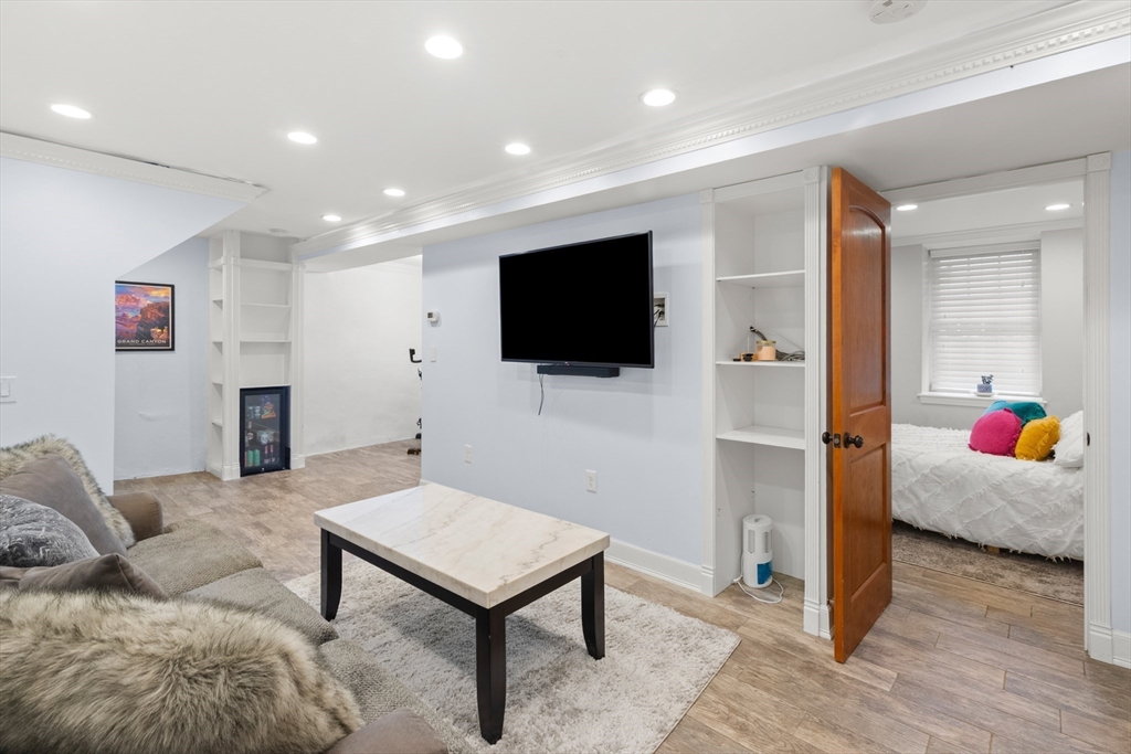 112 Fays Ave