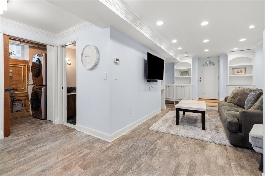 112 Fays Ave