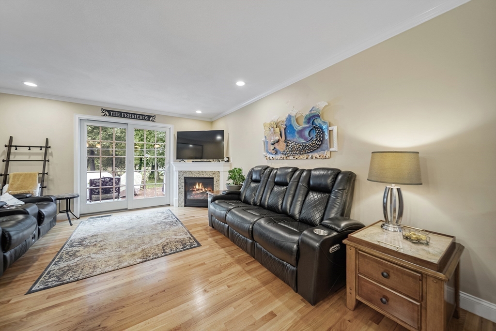 20 Collins St # B