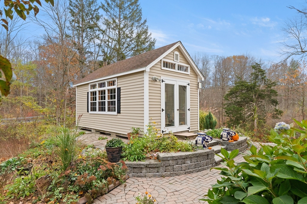 137 Indian Hill St