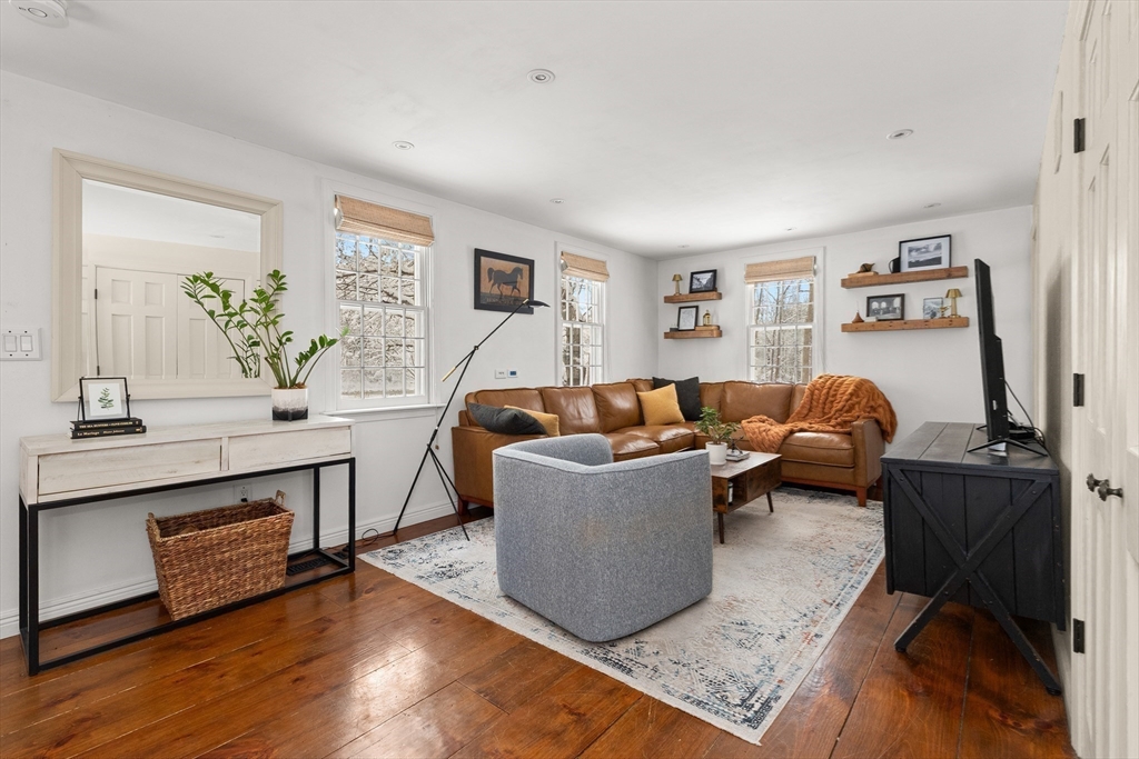 14 Sawmill Brook Rd