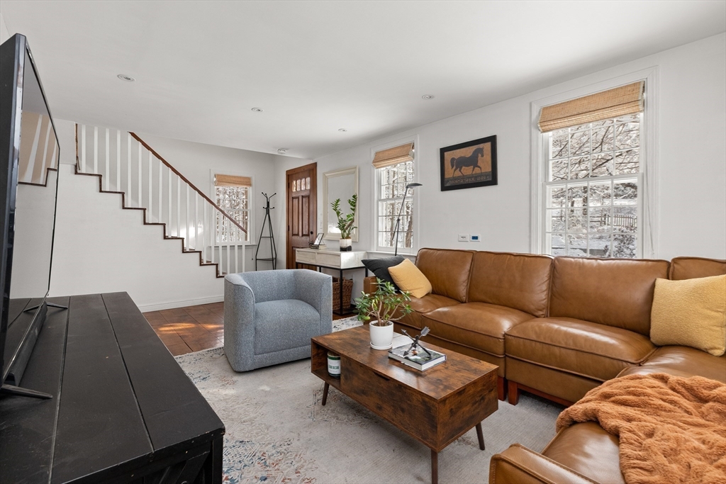 14 Sawmill Brook Rd