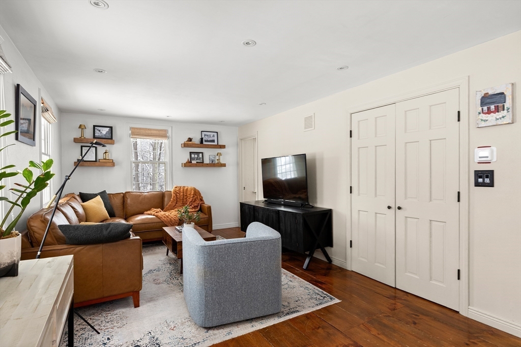 14 Sawmill Brook Rd
